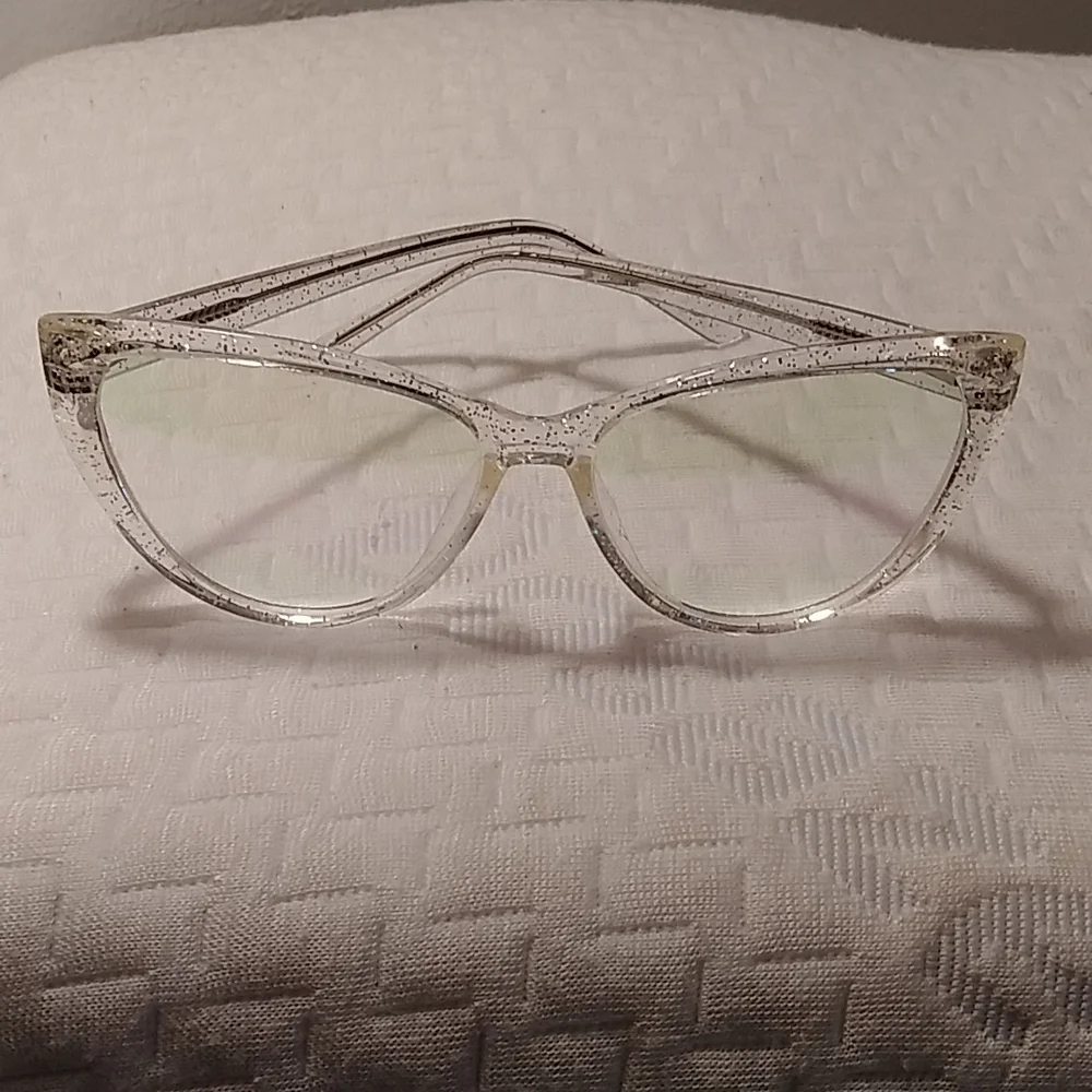 Women's Fashion Glasses - Picture 6 of 6